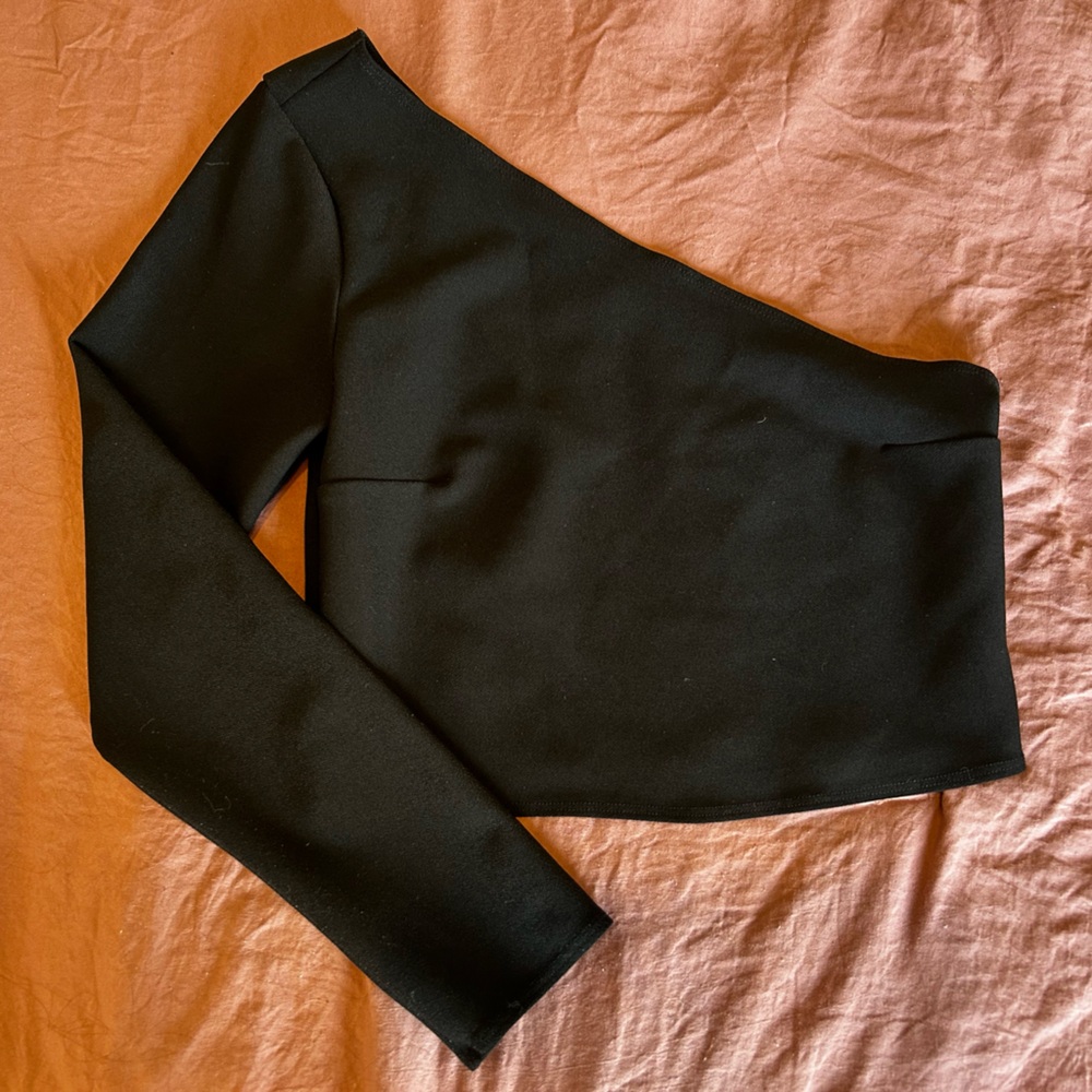 Abercrombie one shoulder crop top. Great condition, goes with everything!